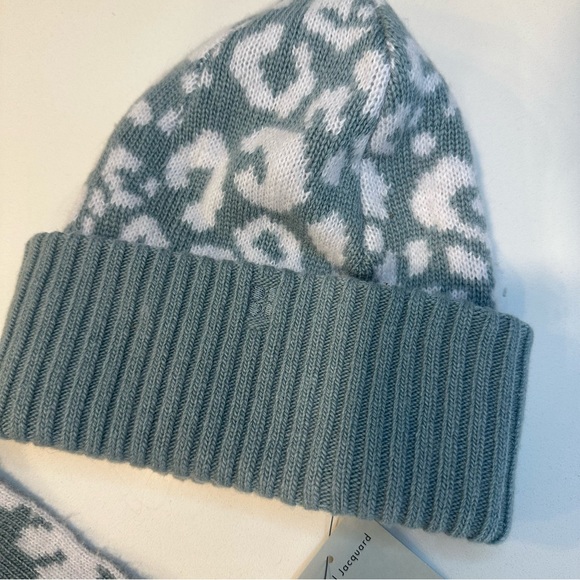 NWT Sweaty Betty Scarf and hat set - Picture 5 of 5